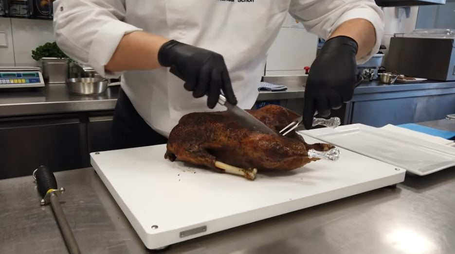 Video laden: Video mit Anleitung zum Tranchieren einer Gans